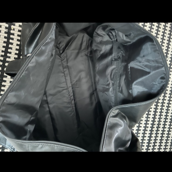 Calvin Klein duffle bag - Picture 7 of 7